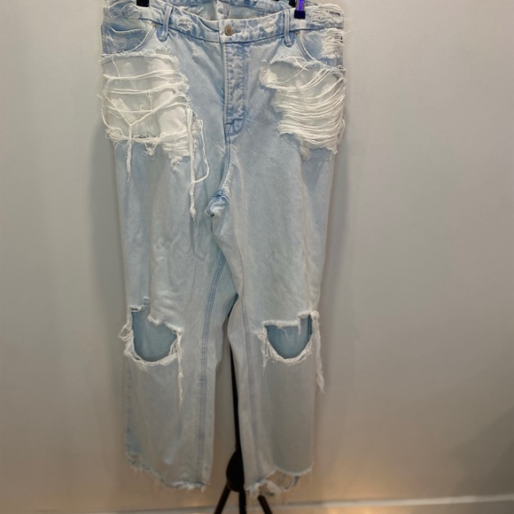 Good American Light Blue Distressed Women’s Jeans - Picture 13 of 14